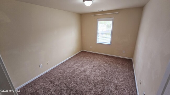 Building Photo - 714 Savannah Dr