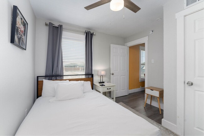 Building Photo - 1124 Morgan Ave