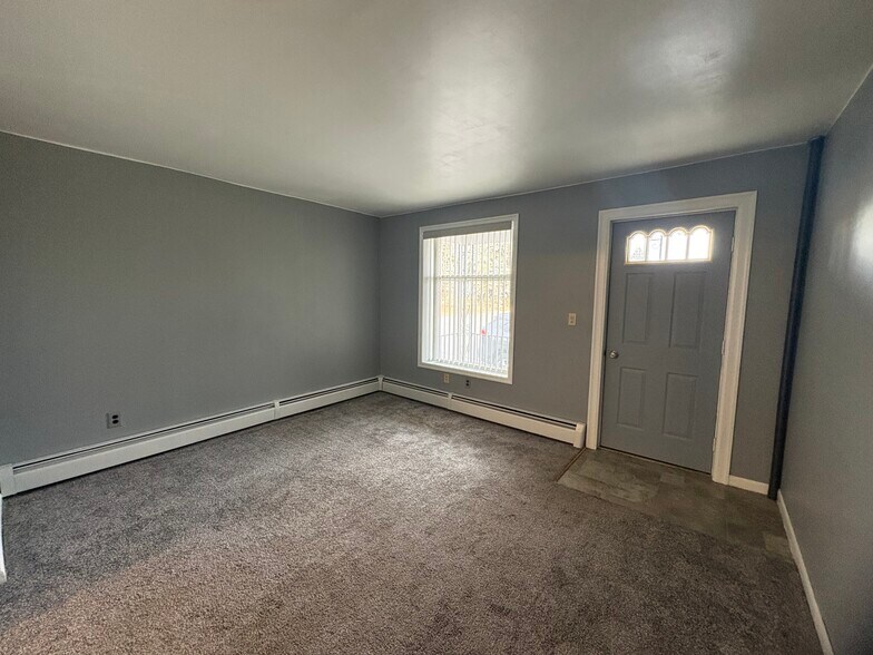 Building Photo - 25 Saint David St