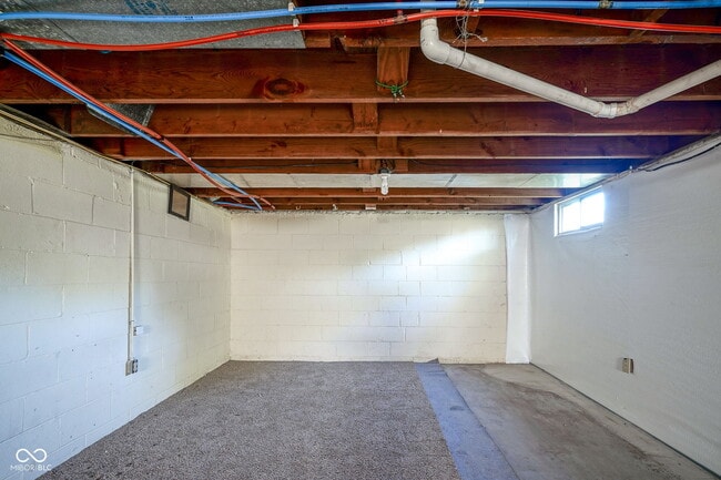 Building Photo - 1550 N Butler Ave