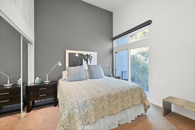 Building Photo - 326 Loma Terrace