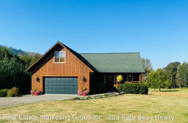 Primary Photo - 4 br, 3 bath House - 382-60 Butts Rd