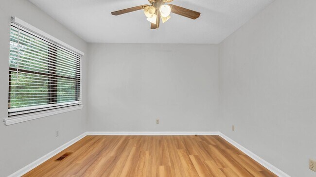 Building Photo - 6923 Barter Dr