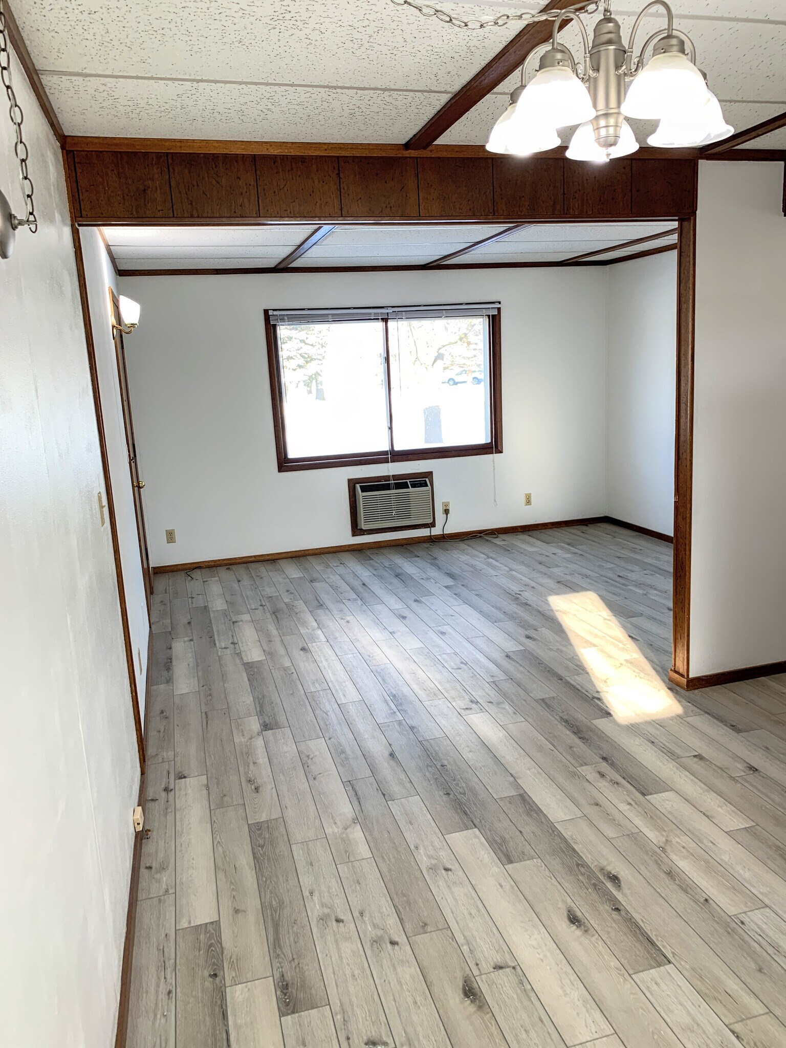 Building Photo - 1420 Maricopa Dr