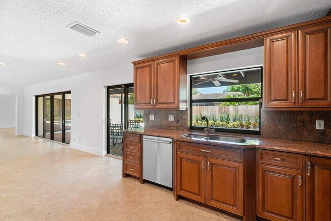 Building Photo - 21155 Shady Vista Ln
