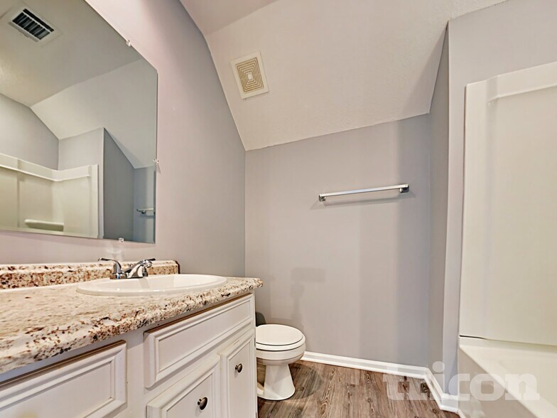 Building Photo - 242 Chisolm Cir
