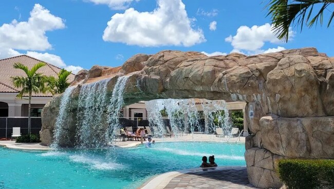 Main pool waterfalls - 17006 Vardon Ter