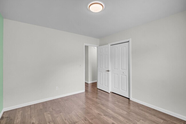 Building Photo - Comfortable Living with Modern Upgrades in Prime Goose Creek Location