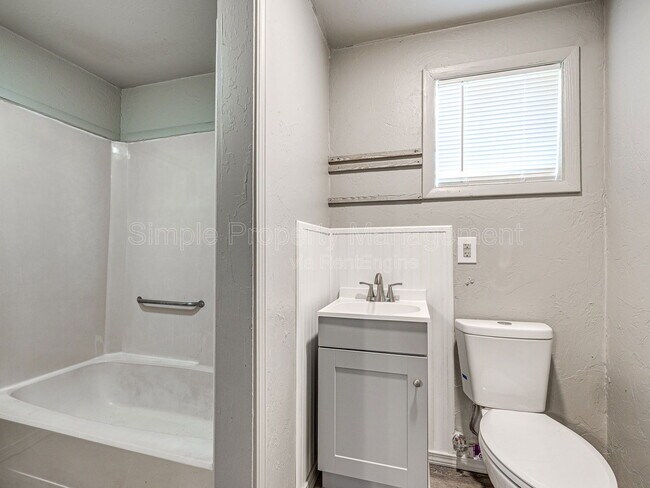 Building Photo - 1108 Mallard Dr