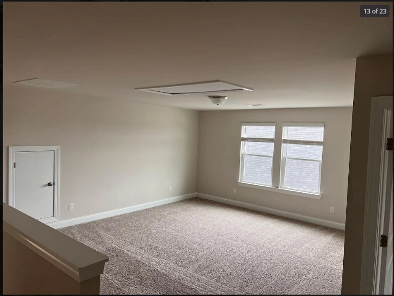 Building Photo - 1310 Tulip Ct