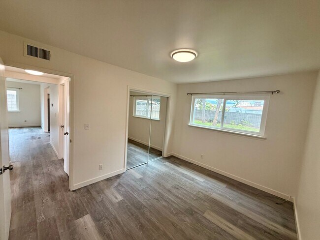 Building Photo - M36180E