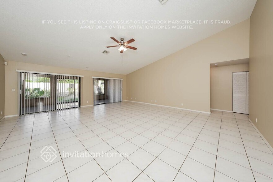 Building Photo - 301 SW 27th Ave