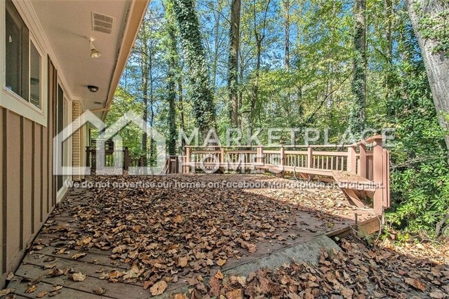 Building Photo - 2542 Melinda Dr NE