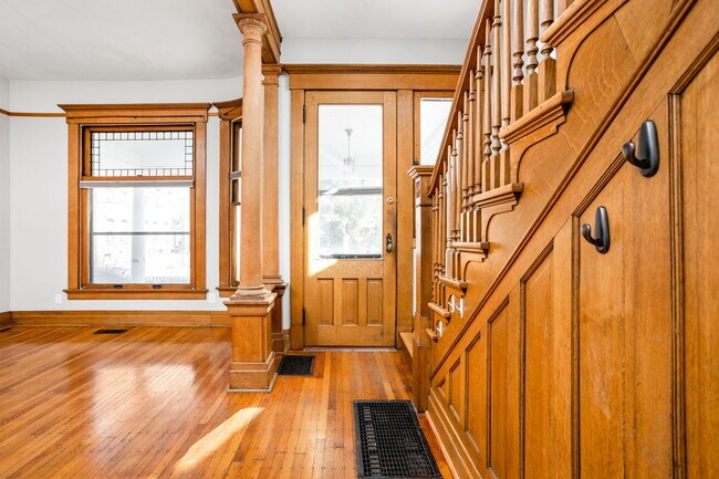 Building Photo - 319 E 13th St