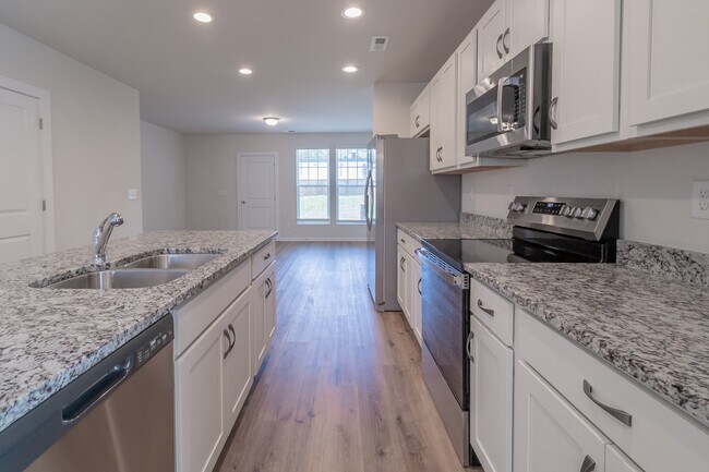 Building Photo - 223 Hoskins Ave Dr