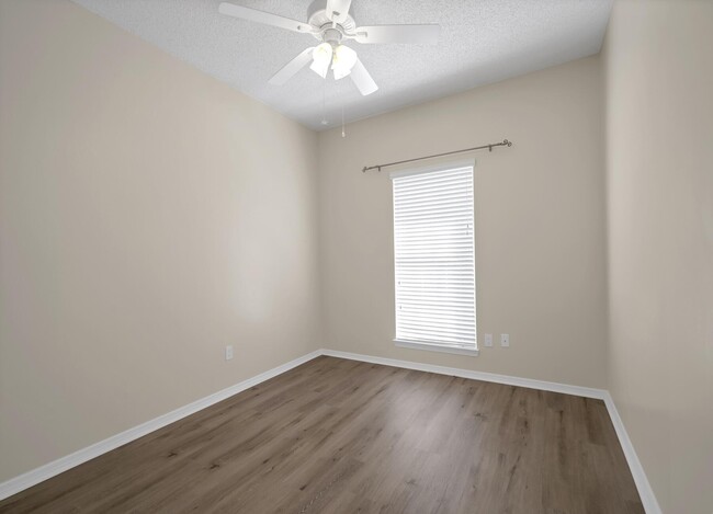 Building Photo - 4469 Parkwood Square