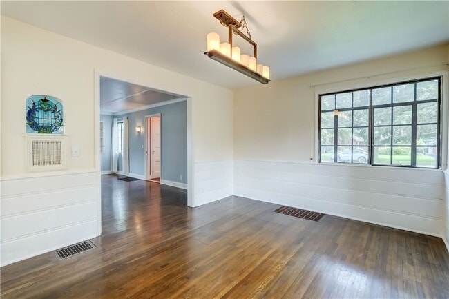 Building Photo - 266 Avalon Dr
