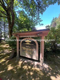 Building Photo - Spacious and bright Bellevue condo you won't want to miss!