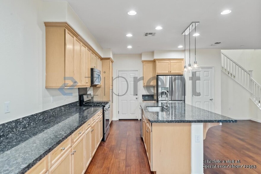 Building Photo - 334 Pacifica Dr