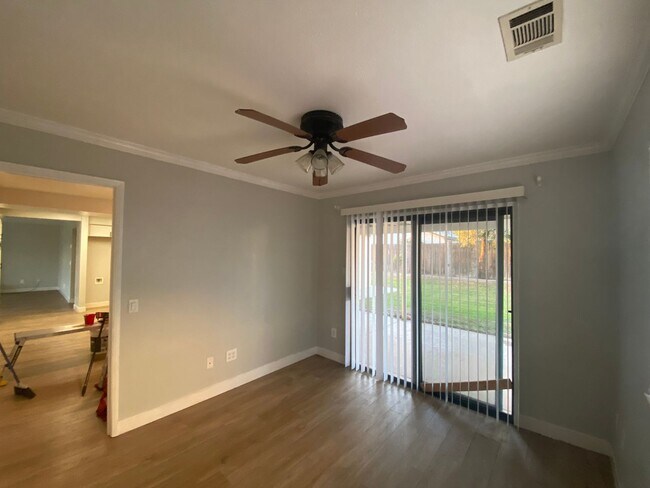 Building Photo - Recently Remodeled 3 BD 2 BA House in a Desirable SW Bakersfield