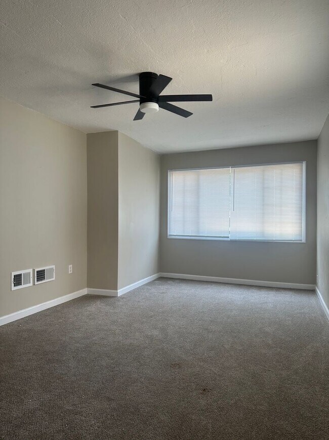 Building Photo - 4 Bedroom 3 Full Bathroom Home for Rent in...