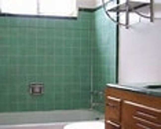Building Photo - 3 Bedroom in Hudson Park off Cedar