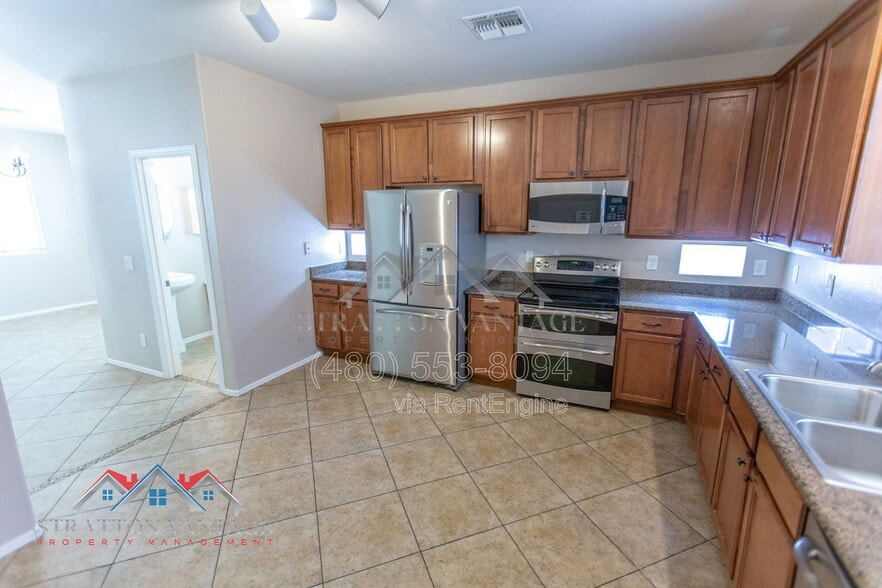 Building Photo - 4352 E Carla Vista Dr