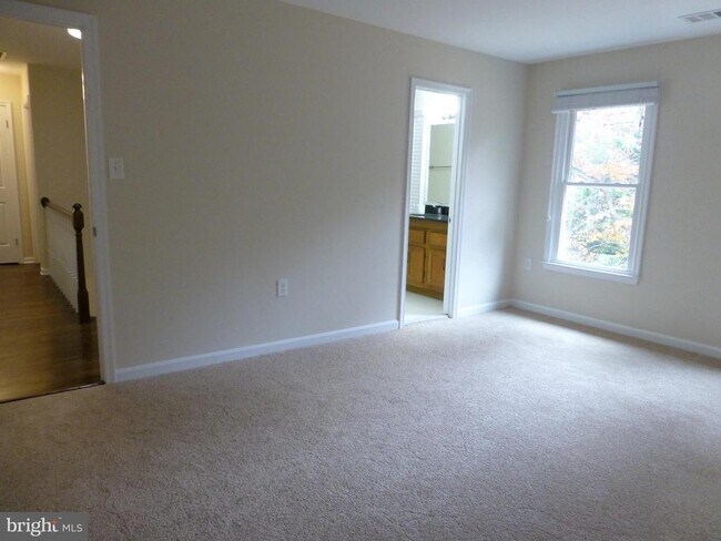 Building Photo - 11415 Jordan Ln