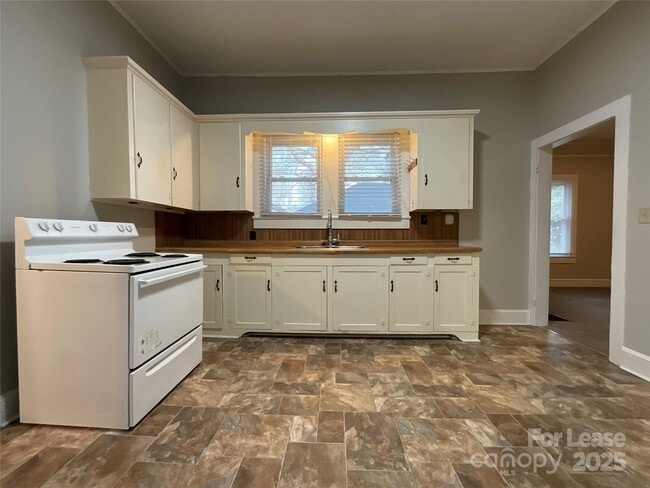 Building Photo - 607 Forest Ave