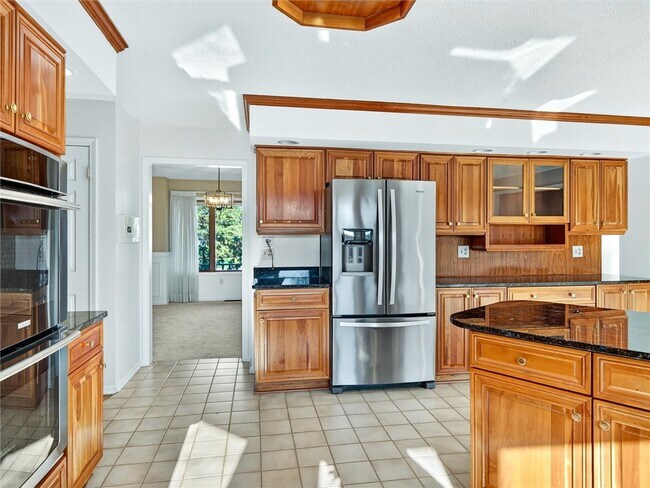 Building Photo - 9 Glen Valley Dr