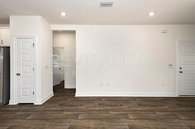 Building Photo - 13330 Shea Cir