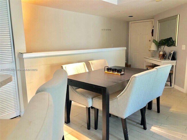 Building Photo - 2039 SE 10th Ave