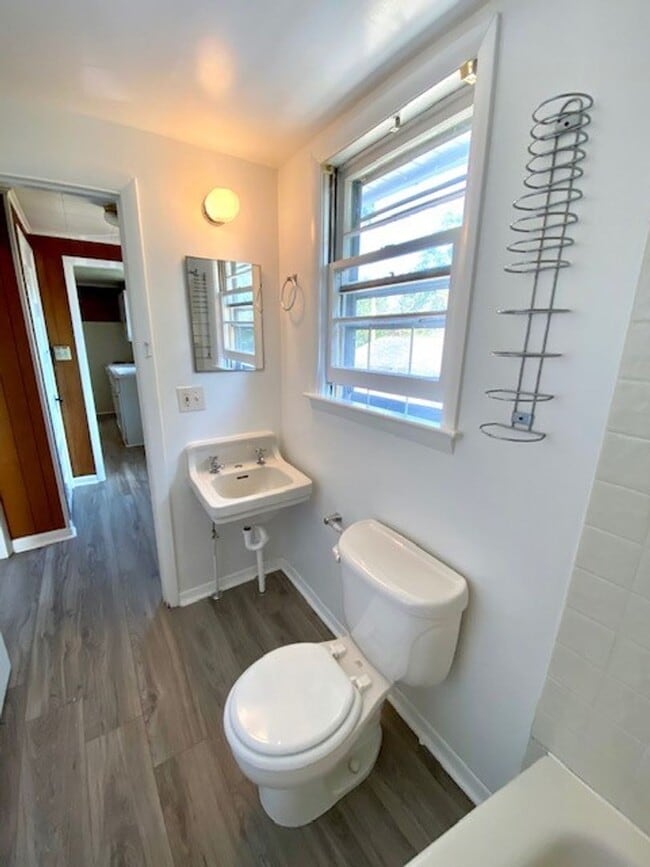 Building Photo - 746 Summit Ave