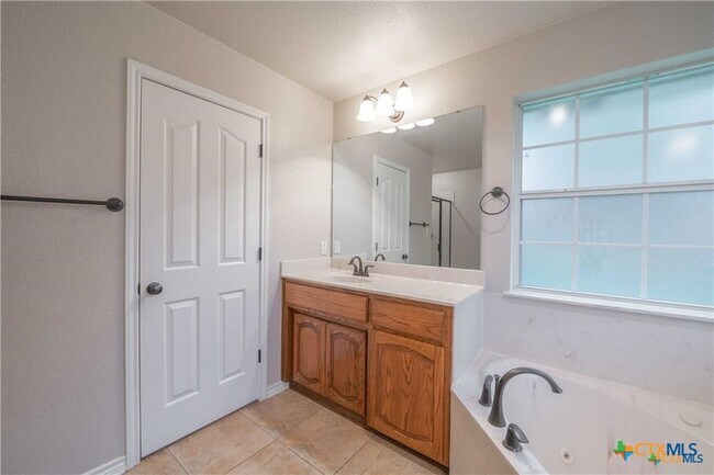 Building Photo - 6201 Flag Stone Dr