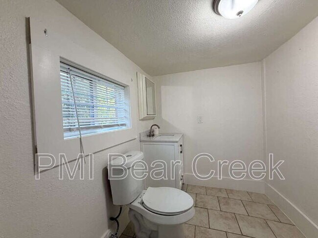 Building Photo - 3014 Rosalie St