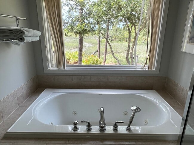 Building Photo - Beautiful Furnished Marsh Front Home - 6 mo Lease Term