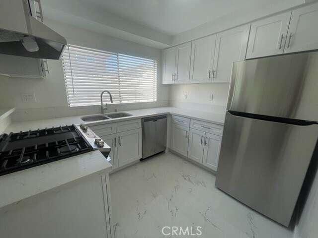 Building Photo - 17061 Grove Cir