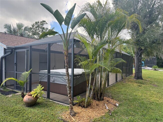 Building Photo - 525 Lakeview Dr