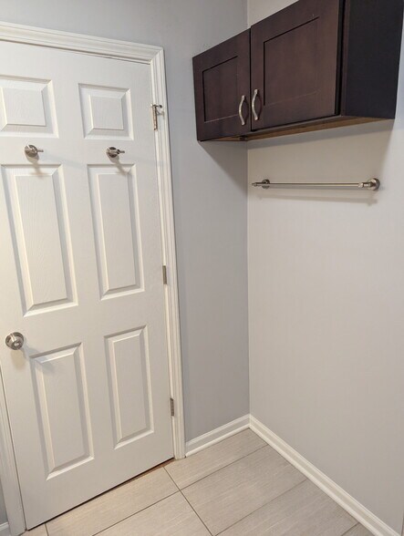 Building Photo - 1255 N Honore St