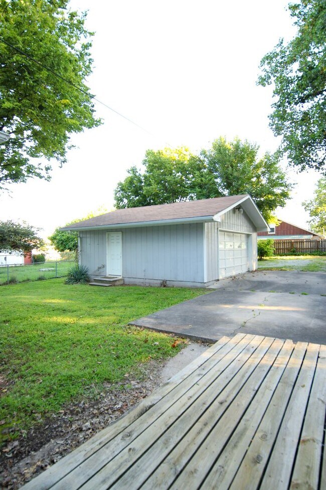 Building Photo - Updated 3BR/2BA House Near MSU – Garage, Basement & Yard!