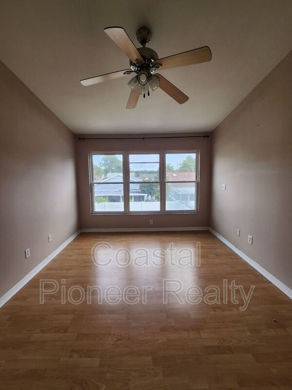 Building Photo - 10121 Sea spray Pl