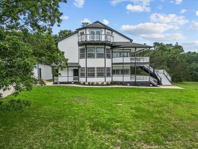 Building Photo - 401 Paradise Dr