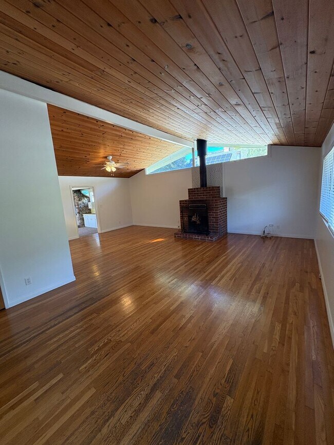 Building Photo - FOR LEASE: 3 Bed / 3 Bath + Family Room Home – Ojai, CA