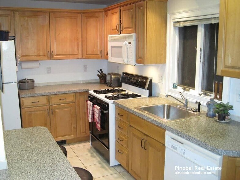 Building Photo - 14 Forest Ave