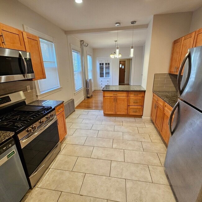 Building Photo - 384 Washington St