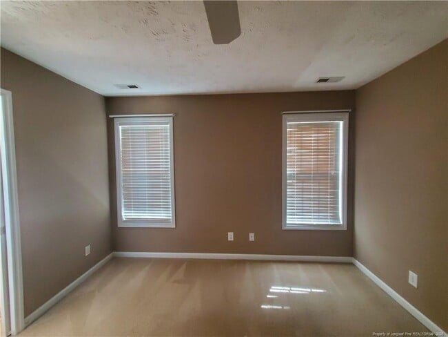 Building Photo - 160 Yellowstone Ct