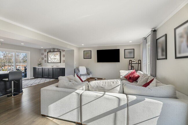 Building Photo - 3100 Franklin St