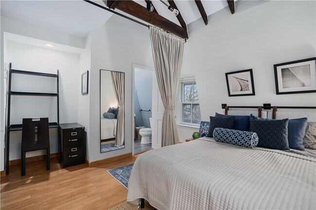 Building Photo - 35 Pelham St