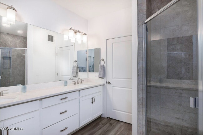 Building Photo - 2511 W Queen Creek Rd