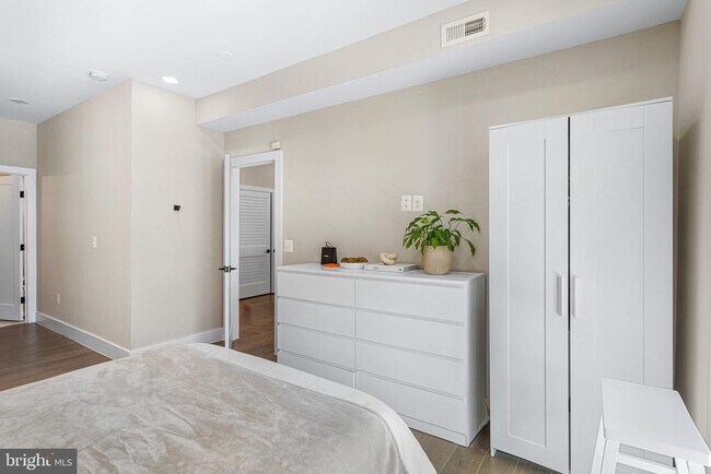 Building Photo - 1028 Bladensburg Rd NE